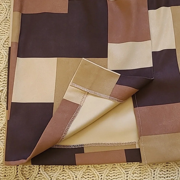 Womans Geometric Patterned Skirt - Brown and Tan - Picture 4 of 6